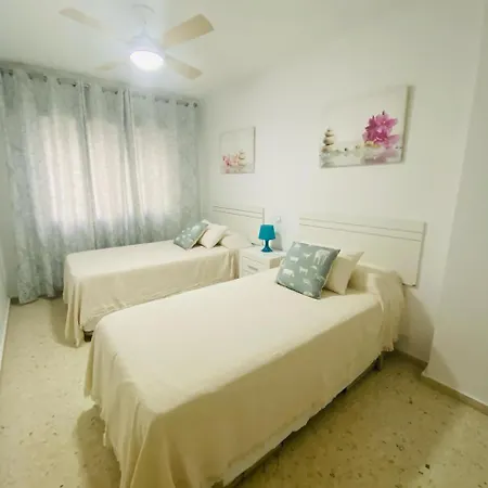 Apartamento Primera Linea De Playa Yate 3 *